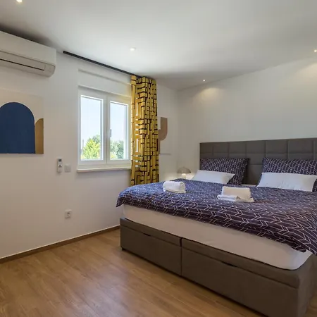 Mirela Lux Villa