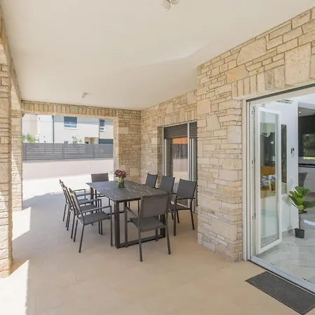 Mirela Lux Villa
