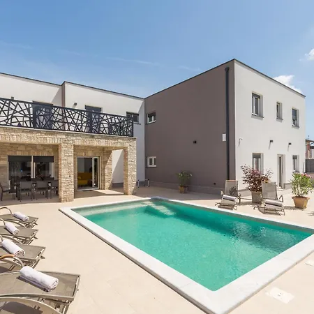 Villa Mirela Lux Sisan