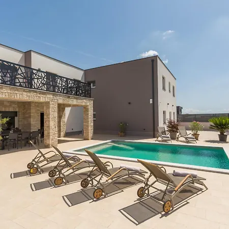 Villa Mirela Lux Sisan