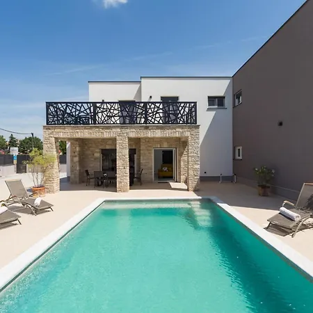 Mirela Lux Villa